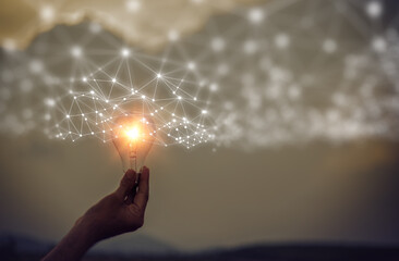 郑州富士康位于市中心那里。 从火车站坐几路车去。