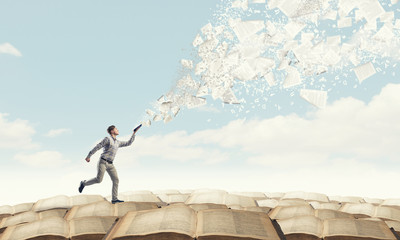 车前面挡风玻璃裂了怎么办